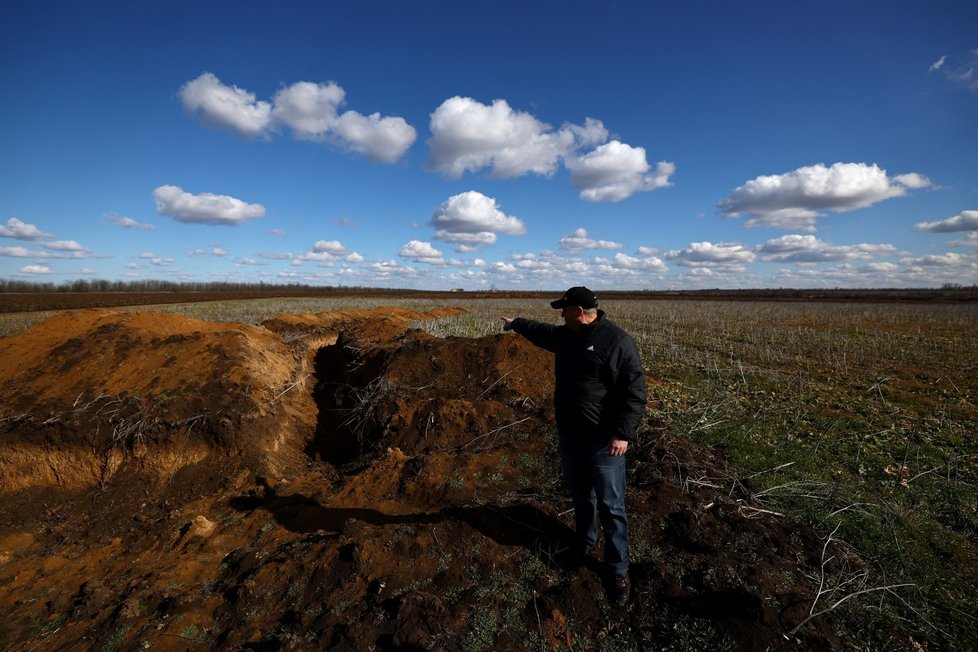 Ukrajinští farmáři musí zasít úrodu do minových polí (8. 3. 2023).