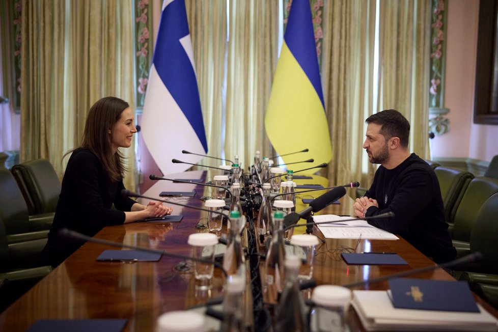 Volodymyr Zelenskyj uvítal v Kyjevě finskou premiérku Sannu Marinovou (10. 3. 2023).