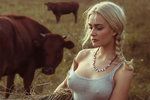 Krásné Ukrajinky nafotily v zemi sužované válkou vtipné erotické fotografie