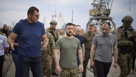 Volodymyr Zelensky v přístavu Oděsa. Přišel přivítat velvyslance skupiny G7. (29. 7. 2022)