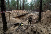 ONLINE: USA posílají další balík zbraní. Masový hrob u Izjumu a Kličko přijel do Prahy