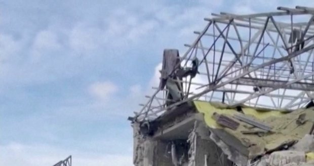 Horor v Izjumu: Ve vybombardovaném domě našli Ukrajinci 44 těl