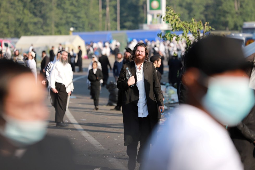 Židovští poutníci se začínají vracet od ukrajinských hranic. (17. 9. 2020)