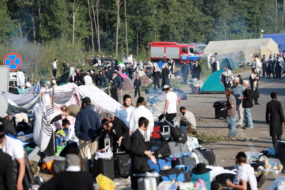 Židovští poutníci se začínají vracet od ukrajinských hranic. (17. 9. 2020)