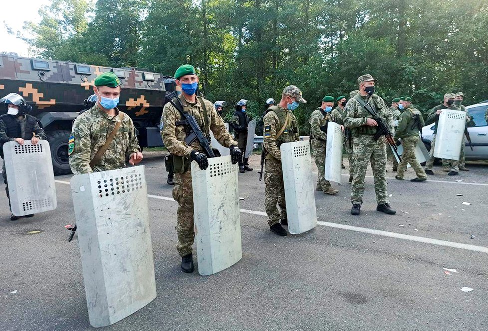 Židovští poutníci se začínají vracet od ukrajinských hranic. (17. 9. 2020)