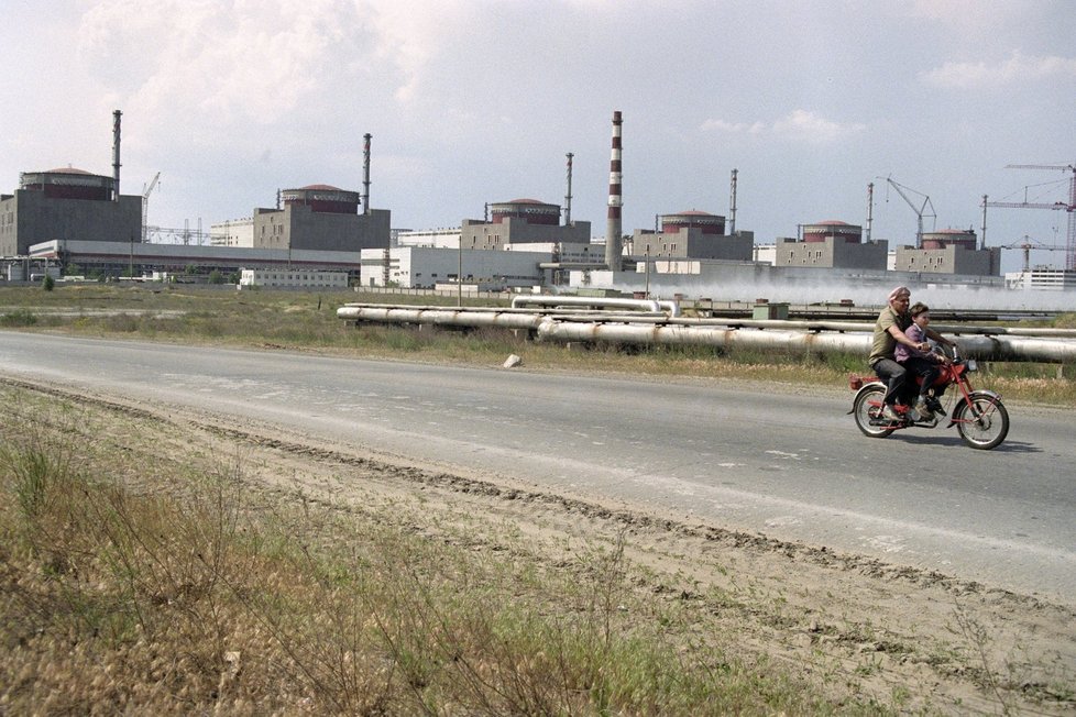 Záporožská jaderná elektrárna na dobovém snímku z roku 1994.