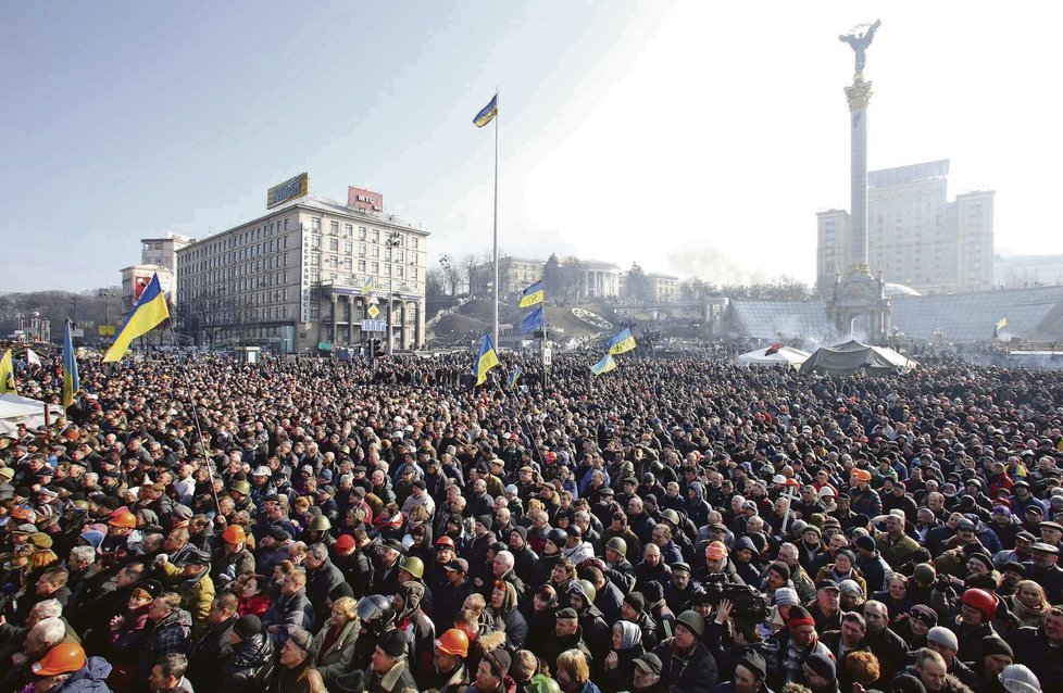 Na kyjevské náměstí Nezávislosti, zvané Majdan, proudily už od rána davy lidí, které čekaly, zda krveprolití skončí.