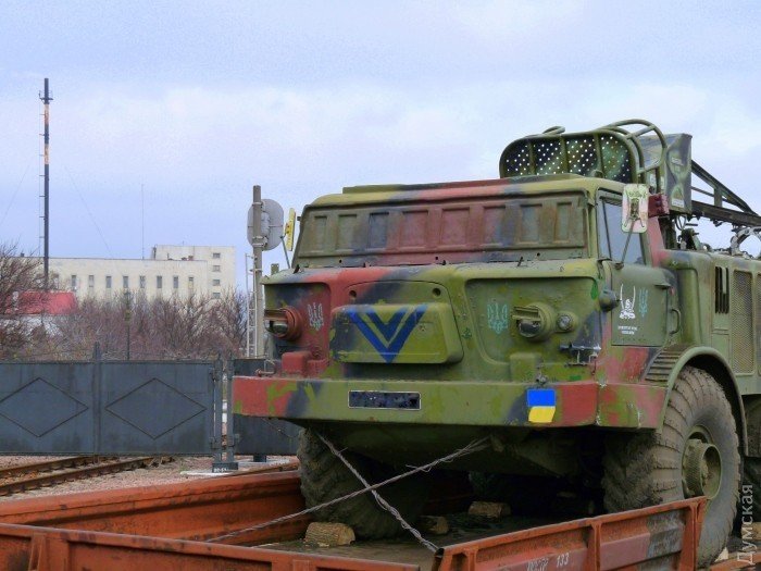 Kyjev prý na jih Ukrajiny stahuje raketomety a další zbraně.