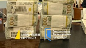 Protikorupční razie v ukrajinské energetice: NABU zabavila balíky peněz (10. 11. 2025).