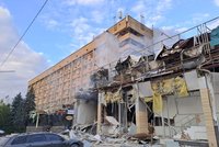 Rusové vypálili rakety na pizzerii: Dva mrtví a 18 zraněných včetně cizinců v Kramatorsku