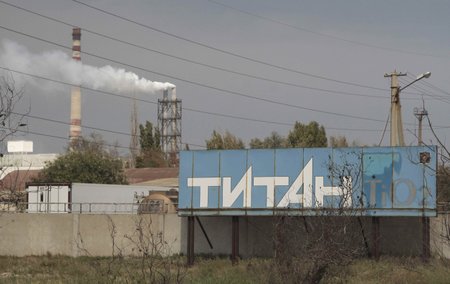 Krymská továrna Titan, která je údajně zodpovědná za náhlé znečištění.