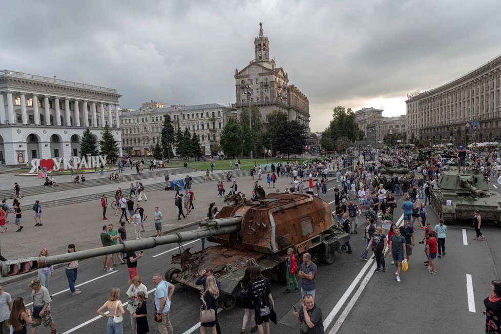 Výstava zničené ruské armádní techniky v Kyjevě (20. 8. 2022)