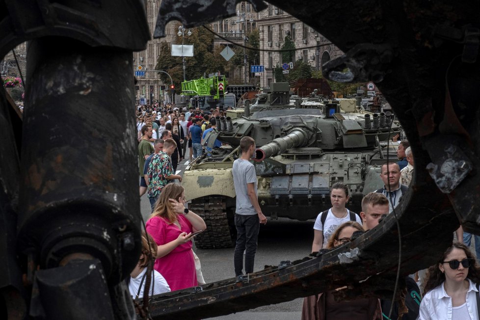 Výstava zničené ruské armádní techniky v Kyjevě (20. 8. 2022)