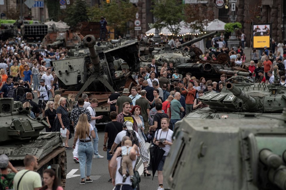 Výstava zničené ruské armádní techniky v Kyjevě (20. 8. 2022)