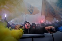 Sídlo prezidenta v oblaku dýmu. Nacionalisté žádají v Kyjevě vypovězení smlouvy s Ruskem