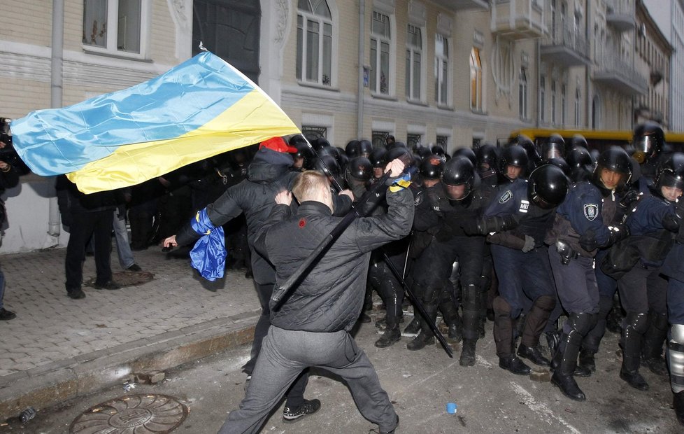 Násilné demonstrace v Kyjevě na přelomu let 2013 a 2014