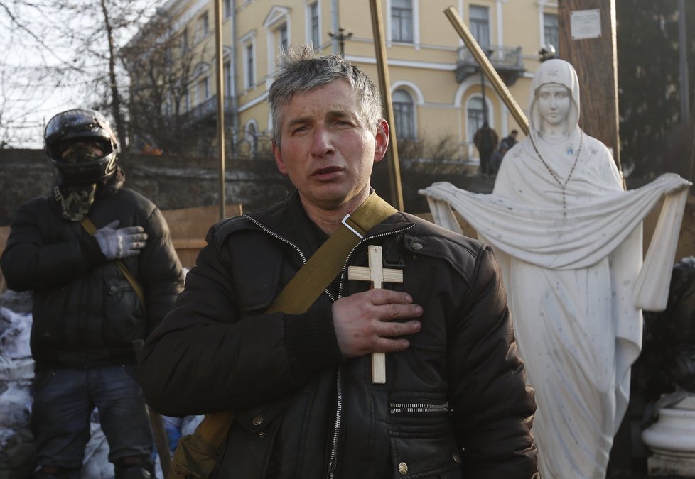 Kněz na ukrajinské barikádě