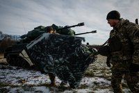 Světová pomoc Ukrajině vázne. Zásoby zbraní a střeliva docházejí i v Česku