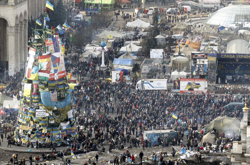 Letecký pohled na Majdan, náměstí Nezávislosti, na kterém tekla krev