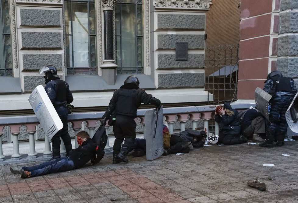 Střety demonstrantů s jednotkami Berkut byly pořádně dramatické