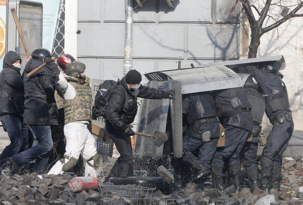 Střety demonstrantů s jednotkami Berkut byly pořádně dramatické