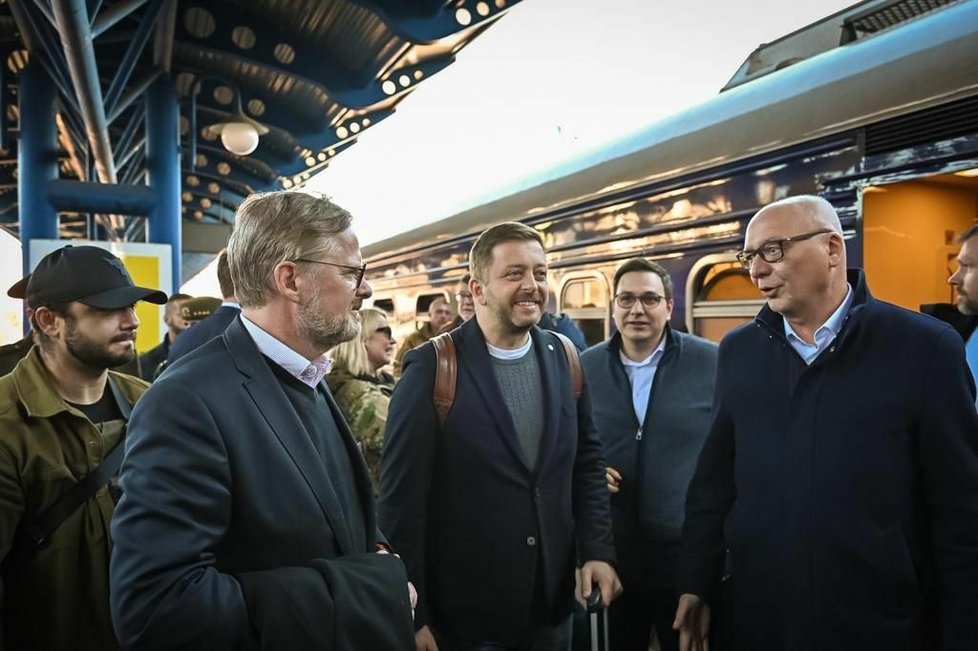 Premiér Petr Fiala, ministr vnitra Vít Rakušan a ministr zahraničí Jan Lipavský v Kyjevě