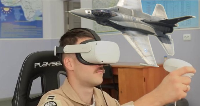Ukrajinští piloti virtuálně trénují na F-16.