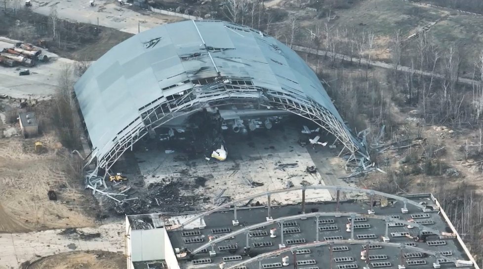Zničené ukrajinské letiště poblíž Hostomelu