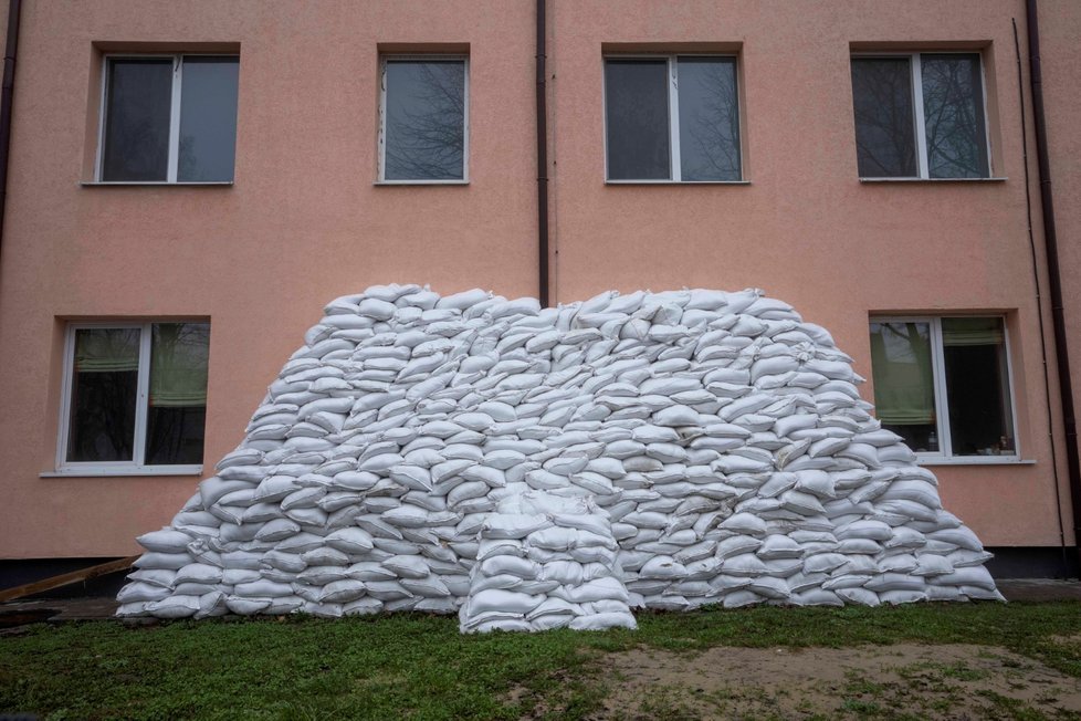 Válka na Ukrajině: Ve Lvovské oblasti se těhotné schovávají v bunkru u prenatálního oddělení (10.5.2022)