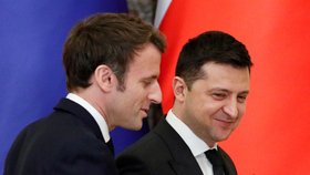 Emmanuel Macron jednal s ukrajinským protějškem Volodymyrem Zelenským.