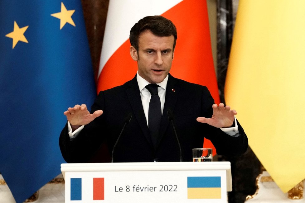 Emmanuel Macron jednal s ukrajinským protějškem Volodymyrem Zelenským.