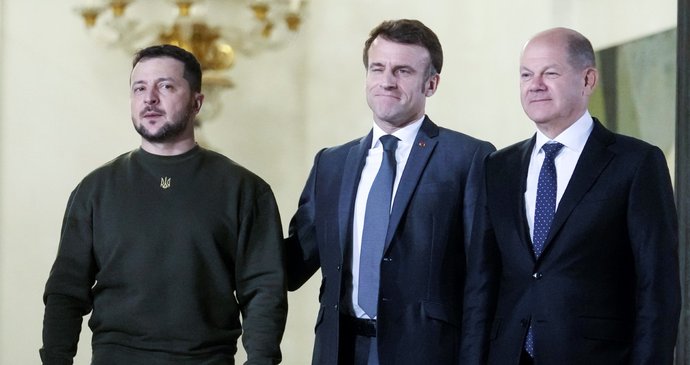 Mission « secrète » de Zelensky : Blagues, câlins d’un journaliste et messages forts de Macron et Scholz : « La Russie ne doit pas gagner »