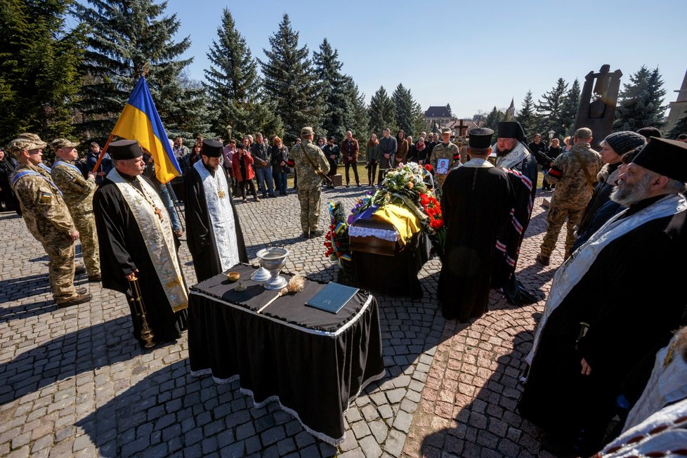Pohřeb Sándora Kiše (†30) v Užhorodu, 22. března.