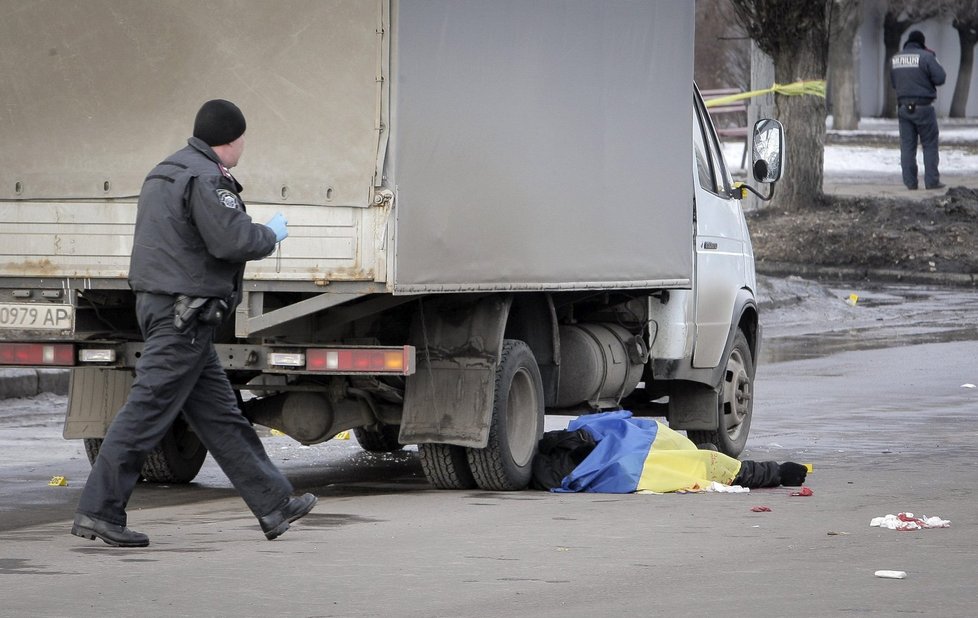 Výbuch během pochodu na výročí Majdanu zabil tři lidi