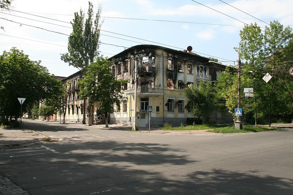 2014: Poničená policejní stanice v Mariupolu.