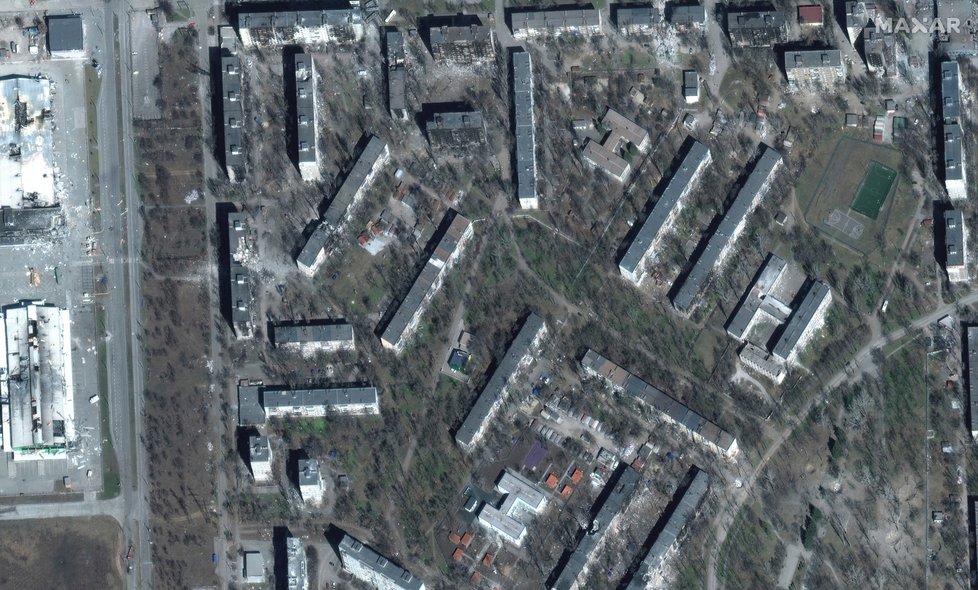 Zkáza Mariupolu na satelitních snímcích