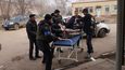 Neustále ostřelovaný Mariupol upadá do beznaděje, ulice jsou plné mrtvol