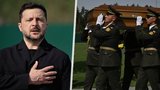 Pohřeb s poctami: Na Ukrajině pochovali nacionalistu Melnyka, nechyběl ani Zelenskyj