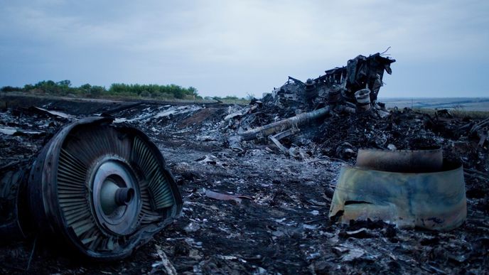 Konečně důkaz? V troskách MH17 se údajně našly střepiny ruské rakety 
