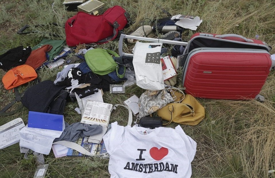 Mnoho věcí zůstalo nepoškozeno, například tričko či kufr.