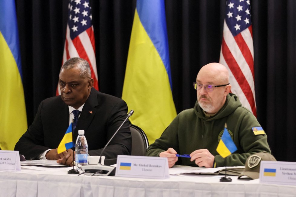 Ministři obrany USA a Ukrajiny Austin a Reznikov v německém Ramsteinu (20. 1. 2023).