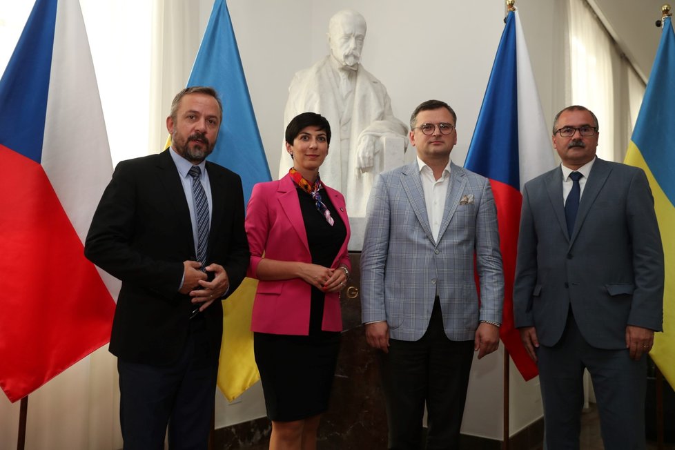 Setkání ukrajinského ministra zahraničí Dmytra Kuleby s předsedkyní Poslanecké sněmovny Markétou Pekarovou Adamovou