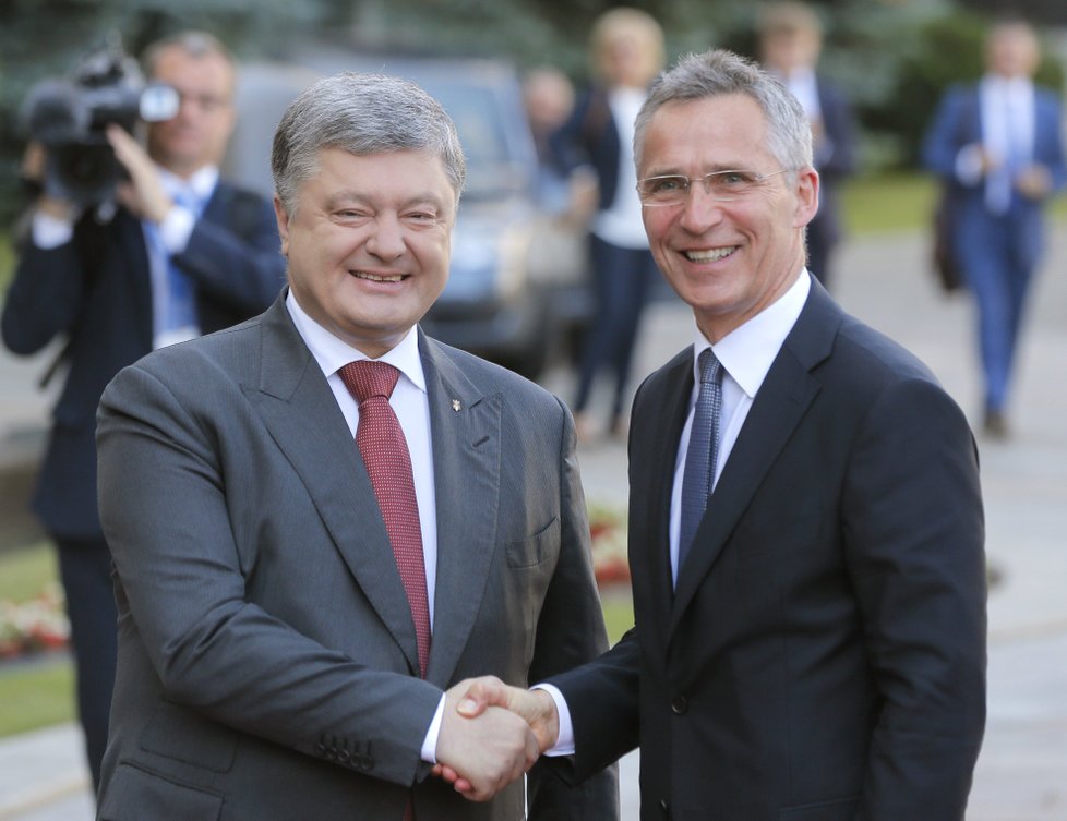 Ukrajina a Severoatlantická aliance se dohodly začít jednat o akčním plánu dosažení členství Ukrajiny v alianci, uvedl ukrajinský prezident Petro Porošenko po dnešním setkání s generálním tajemníkem NATO Jensem Stoltenbergem.