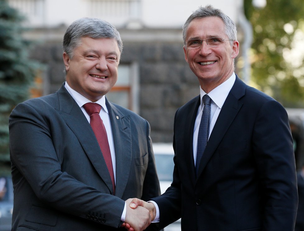 Ukrajinský prezident Petro Porošenko dnes oznámil, že nemá v plánu prodloužit válečný stav v zemi, ledaže by došlo k rozsáhlému útoku ze strany Ruska.