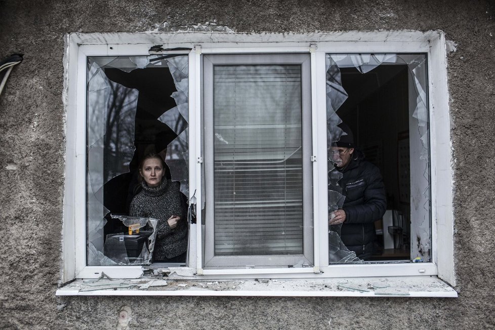 Lidé žijí v Doněcku ve zdevastovaných obydlích