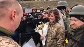 Kyjevský starosta Vitalij Kličko popřál dvěma snoubencům vše nejlepší do života.