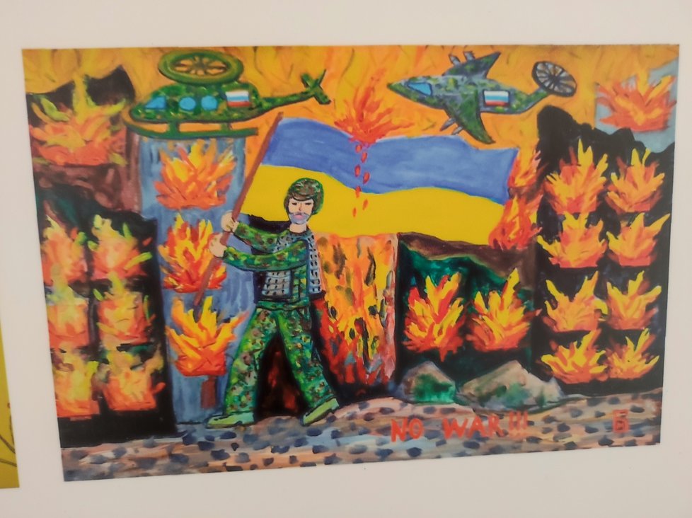 Obrazy dětí z Ukrajiny i dalších zemí představující boj za mír