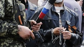 Aktivisté bojující za připojení k Rusku jsou po zuby ozbrojeni.