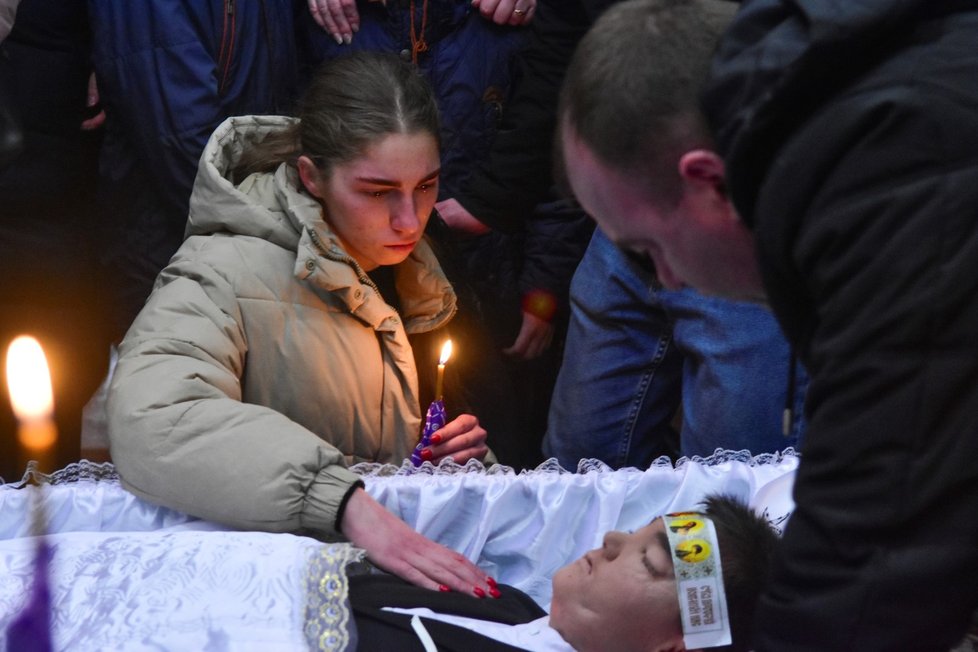 Rauchivka u Oděsy: Pohřeb rodiny Kravecových, kterou zabil ruský dron (5. 3. 2024).