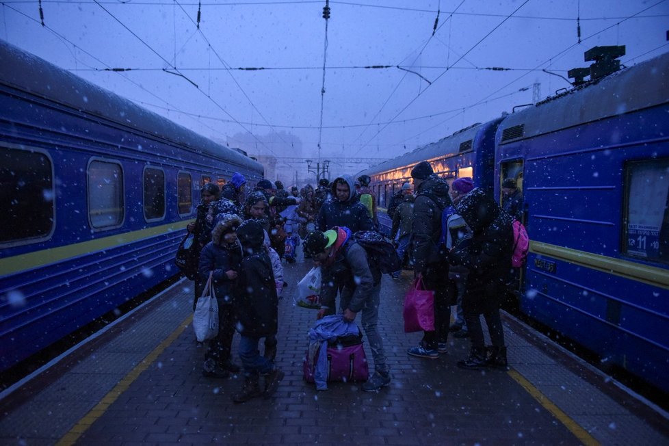 Vlak odváží ženy a děti z Oděsy, 8. 3. 2022.